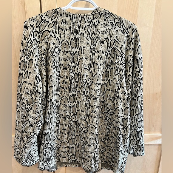 Animal Print Top - Picture 3 of 4